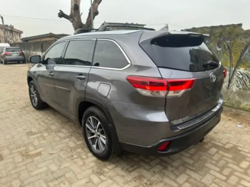 Toyota Highlander   - 2018