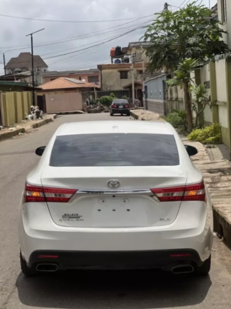 Toyota Avalon   - 2015