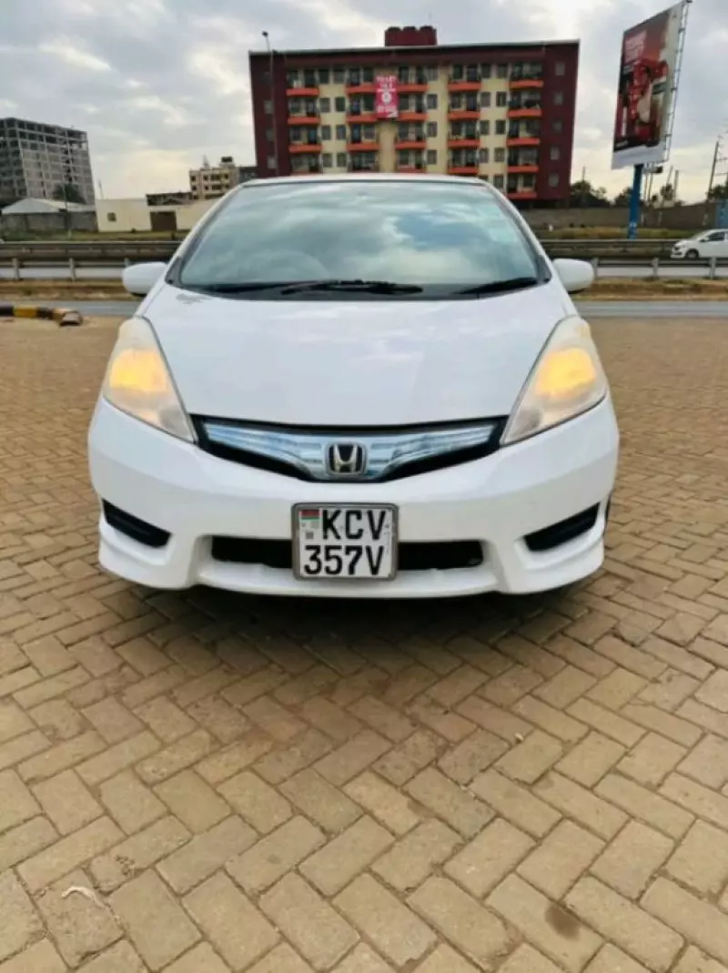 Honda Fit shuttle hybrid   - 2012