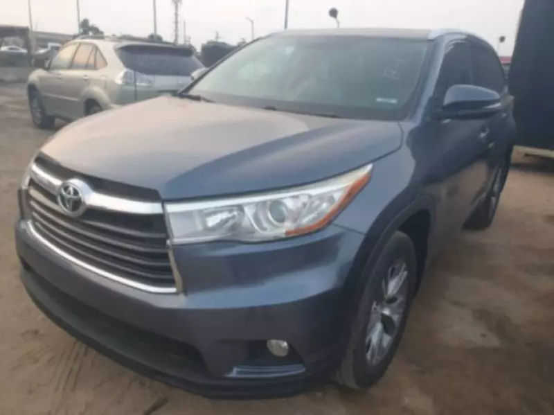 Toyota Highlander   - 2016