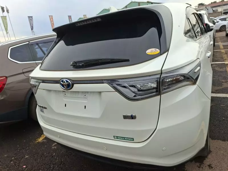 Toyota Harrier hybrid    - 2015