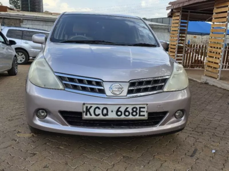 Nissan Tiida   - 2011