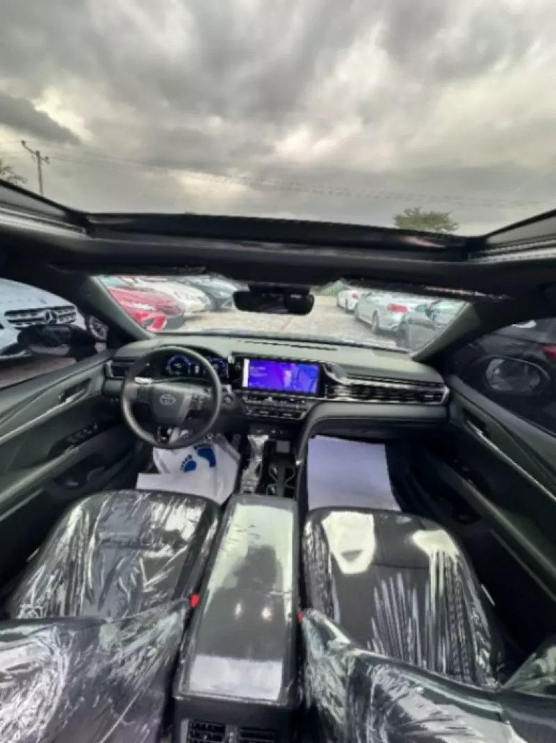 Toyota Camry   - 2025