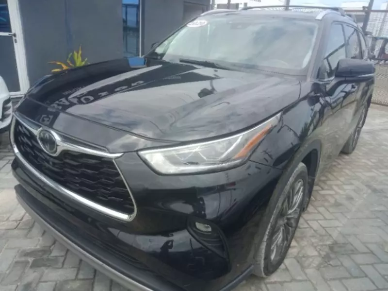 Toyota Highlander   - 2020