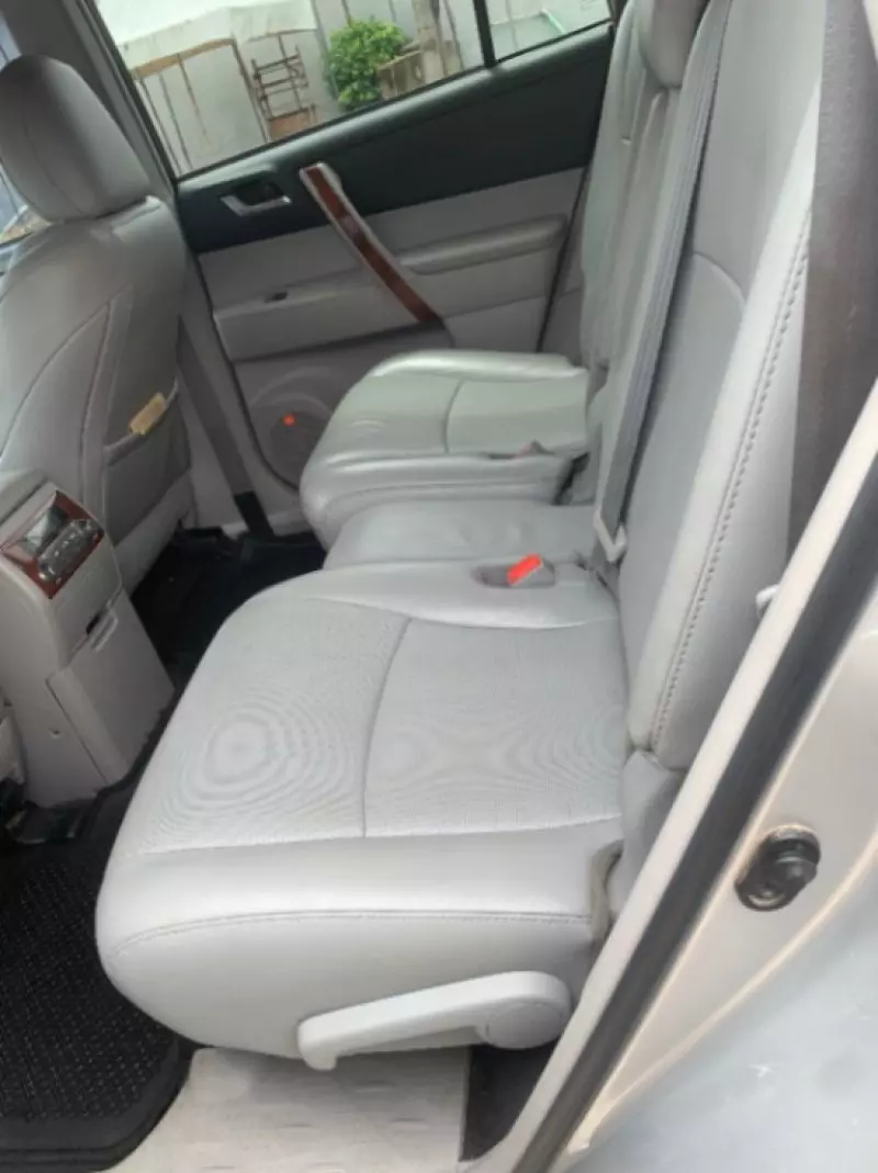 Toyota Highlander   - 2012