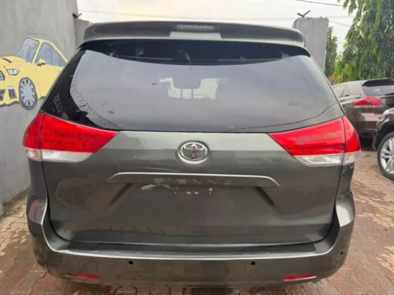 Toyota Sienna   - 2013