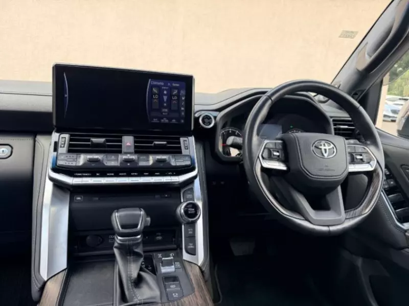 Toyota LAND CRUISER 300 LC300