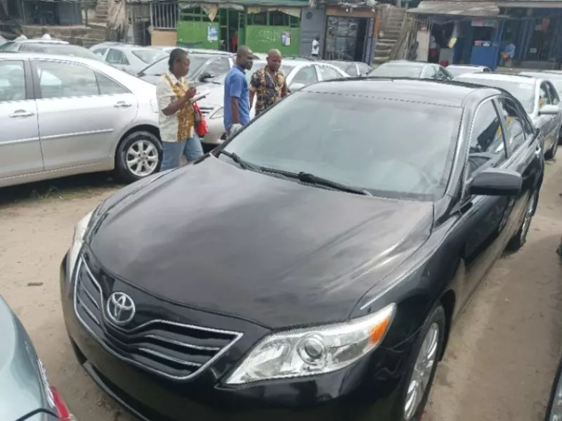 Toyota Camry   - 2011