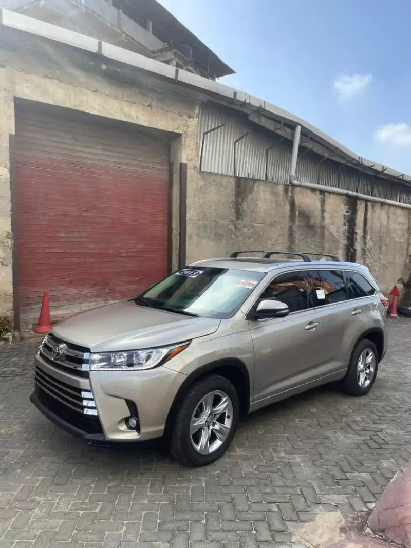 Toyota Highlander   - 2015