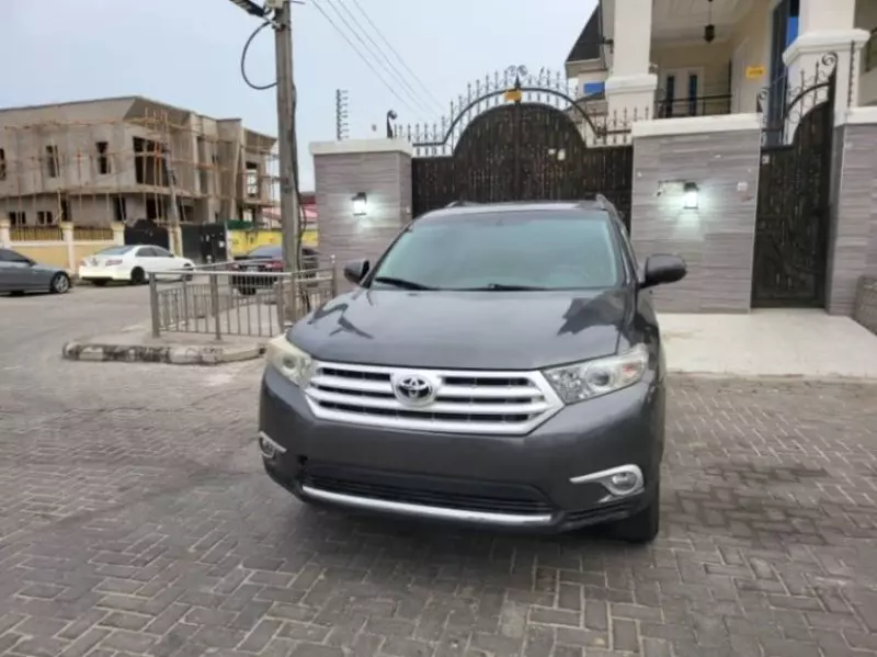 Toyota Highlander   - 2013