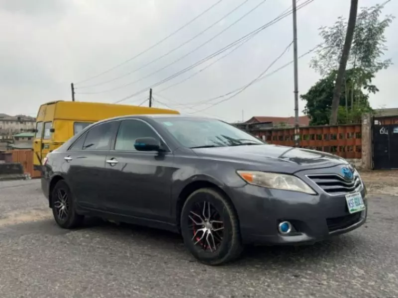 Toyota Camry   - 2010