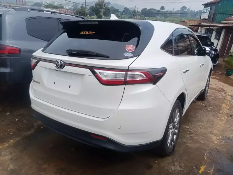 Toyota Harrier   - 2017
