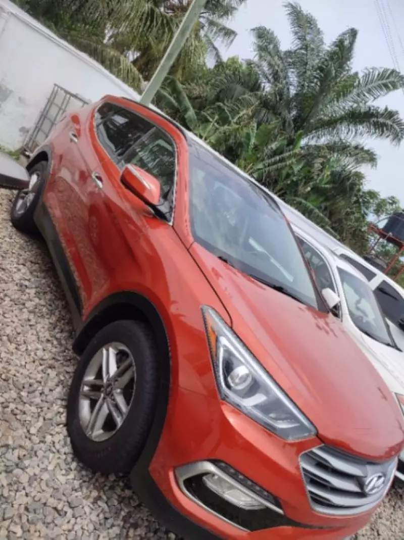 Hyundai Santa Fe   - 2017