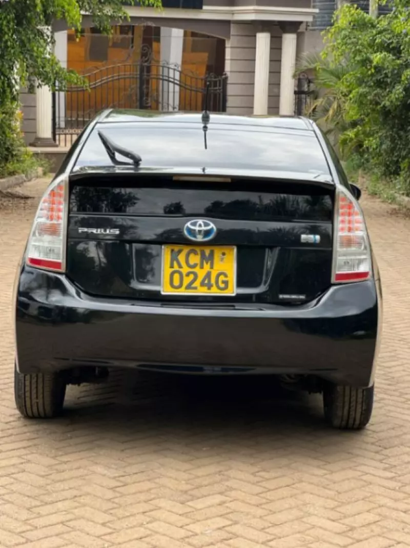 Toyota Prius   - 2010