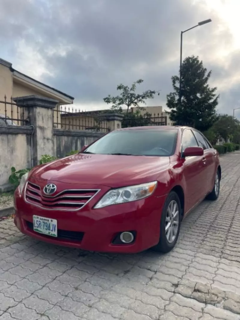 Toyota Camry   - 2010