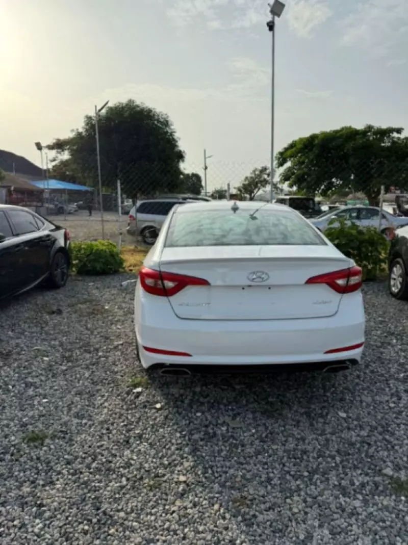 Hyundai Sonata   - 2016