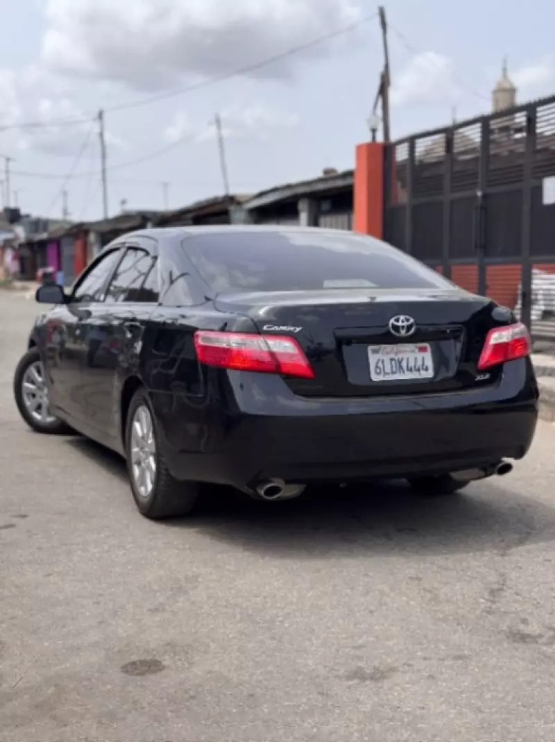 Toyota Camry   - 2009