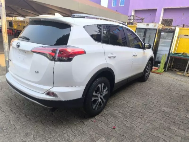 Toyota RAV4   - 2017