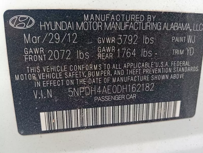 Hyundai Elantra   - 2012