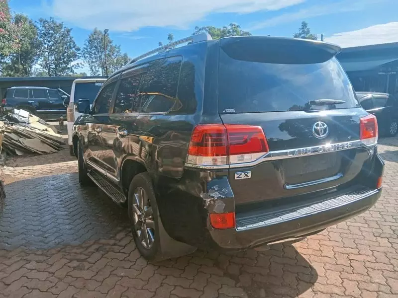 Toyota Landcruiser  V8   - 2016