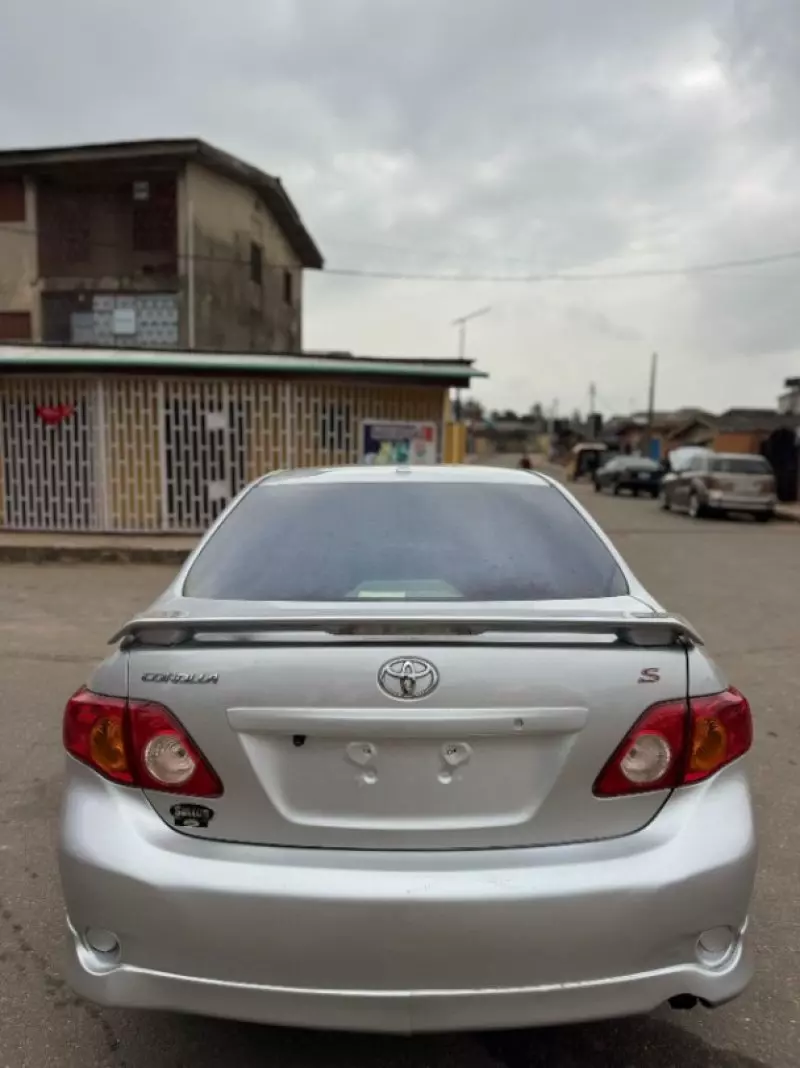 Toyota Corolla   - 2010