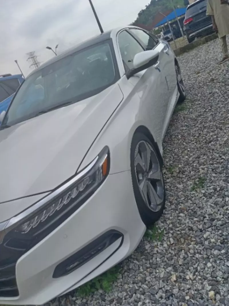 Honda Accord   - 2019