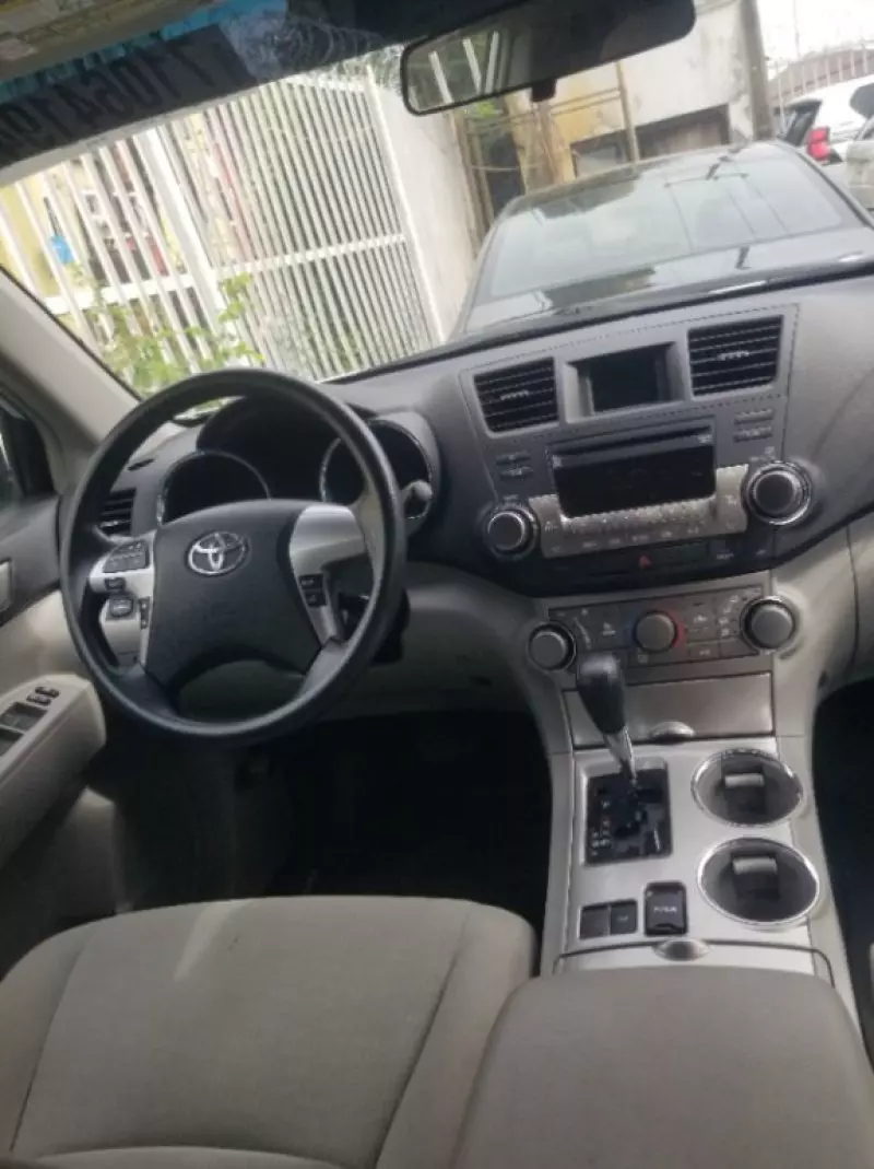 Toyota Highlander   - 2012