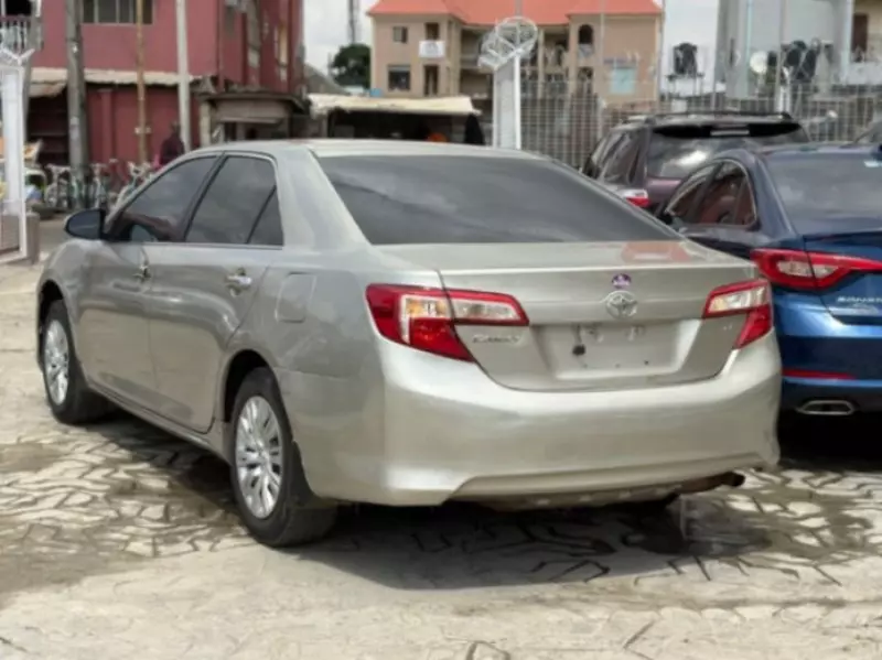 Toyota Camry   - 2013