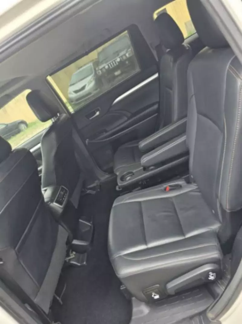 Toyota Highlander   - 2016