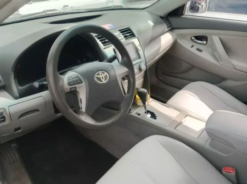Toyota Camry   - 2010