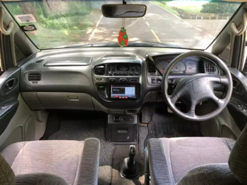 Mitsubishi Delica    - 2002