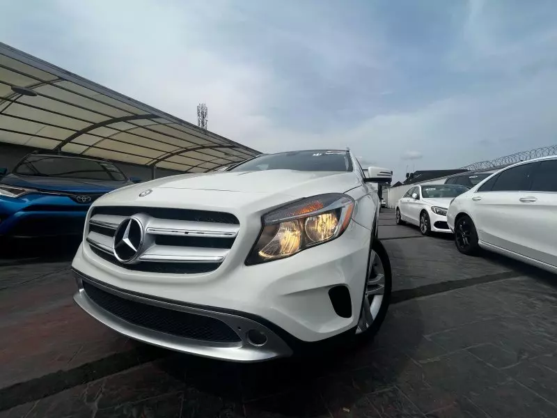 Mercedes-Benz Gla-class   - 2015