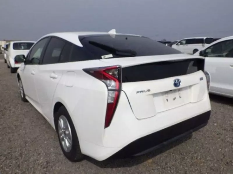 Toyota Prius   - 2018