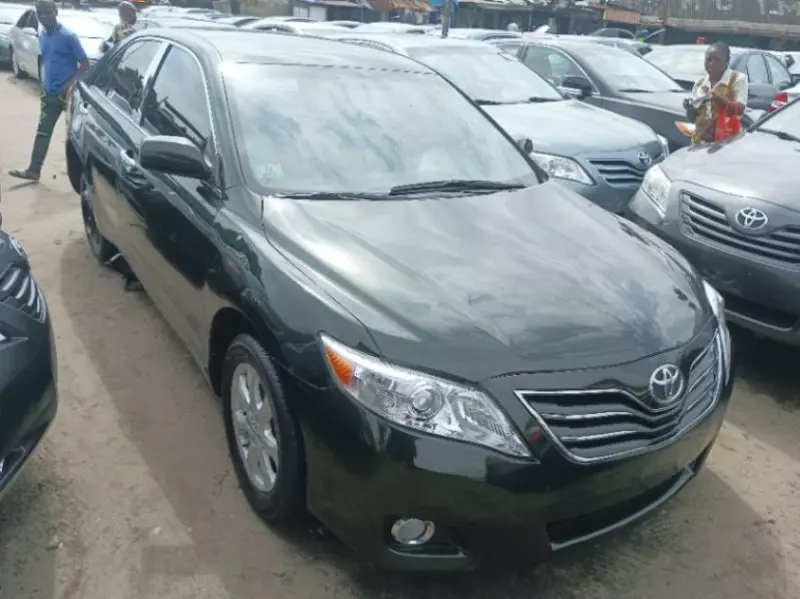 Toyota camry   - 2011