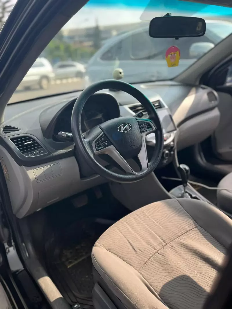 Hyundai Accent   - 2013