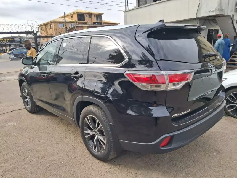 Toyota Highlander   - 2016