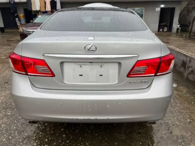 Lexus ES 330   - 2010