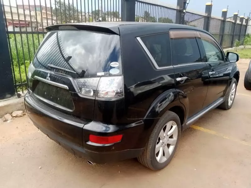 Mitsubishi OUTLANDER   - 2012