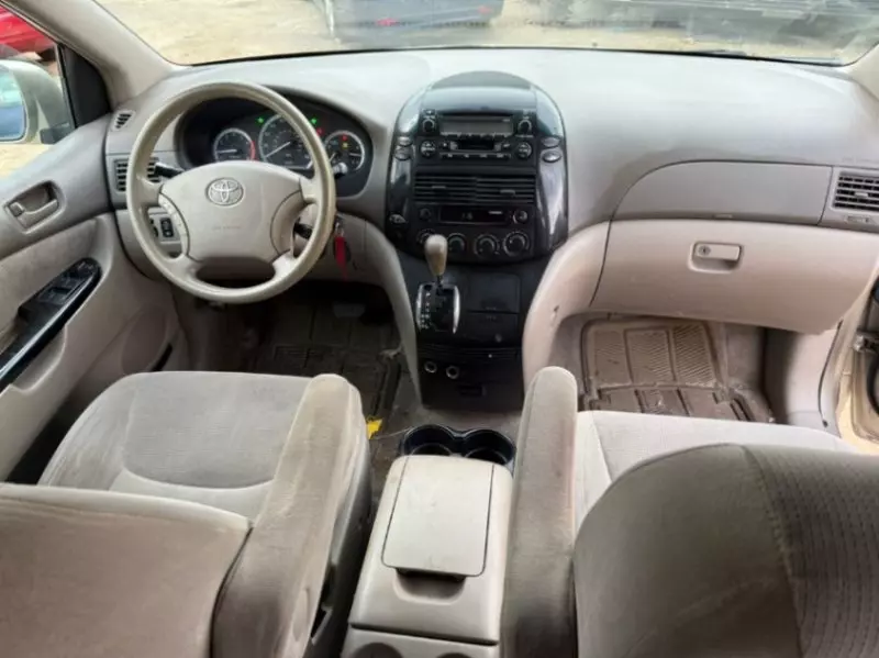 Toyota Sienna   - 2006