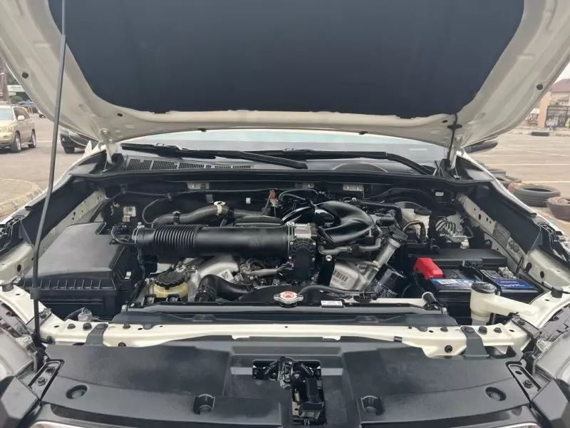 Toyota Hilux   - 2021