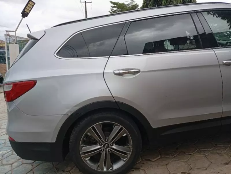 Hyundai Santa Fe   - 2015