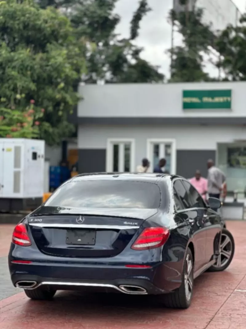 Mercedes-Benz E 300   - 2017
