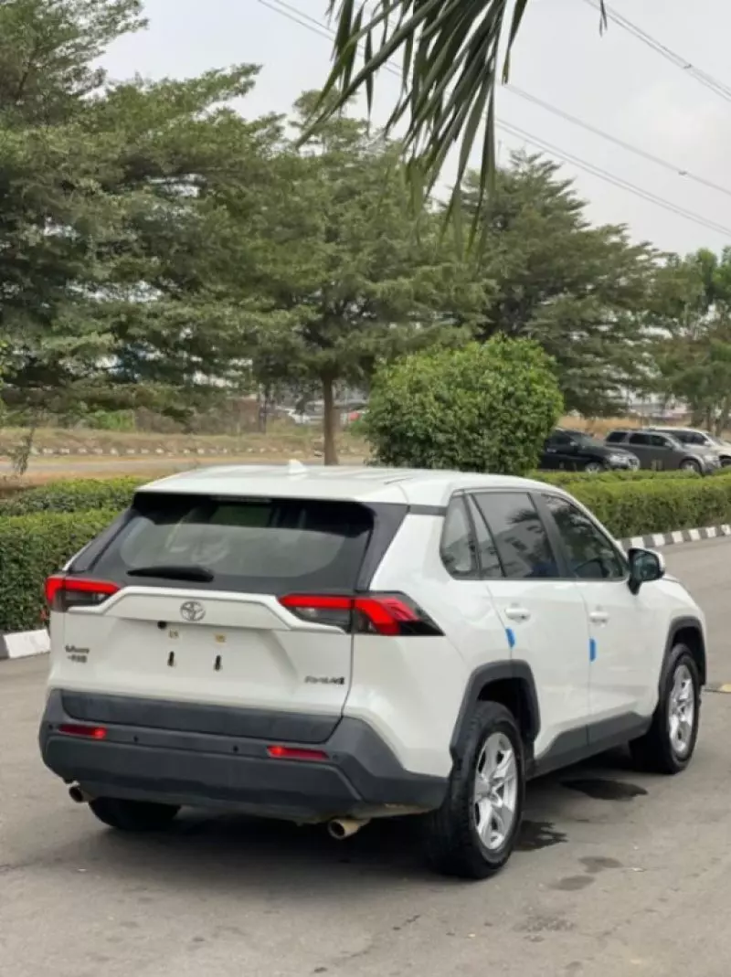 Toyota RAV 4   - 2021