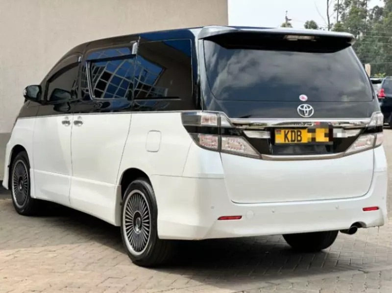 Toyota Vellfire    - 2014