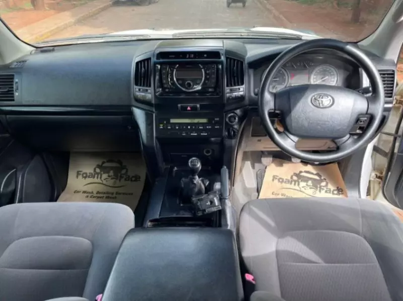 Toyota Land Cruiser - 2015