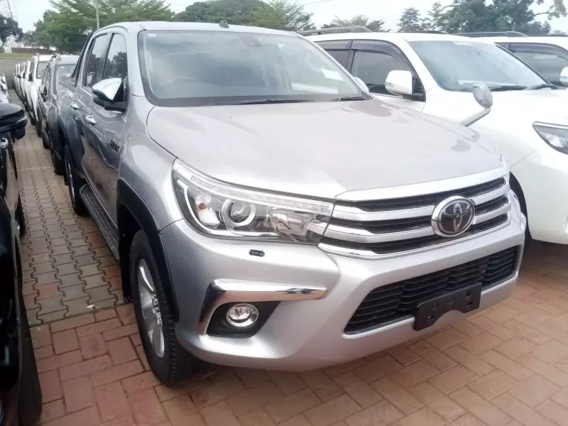 Toyota Hilux   - 2019