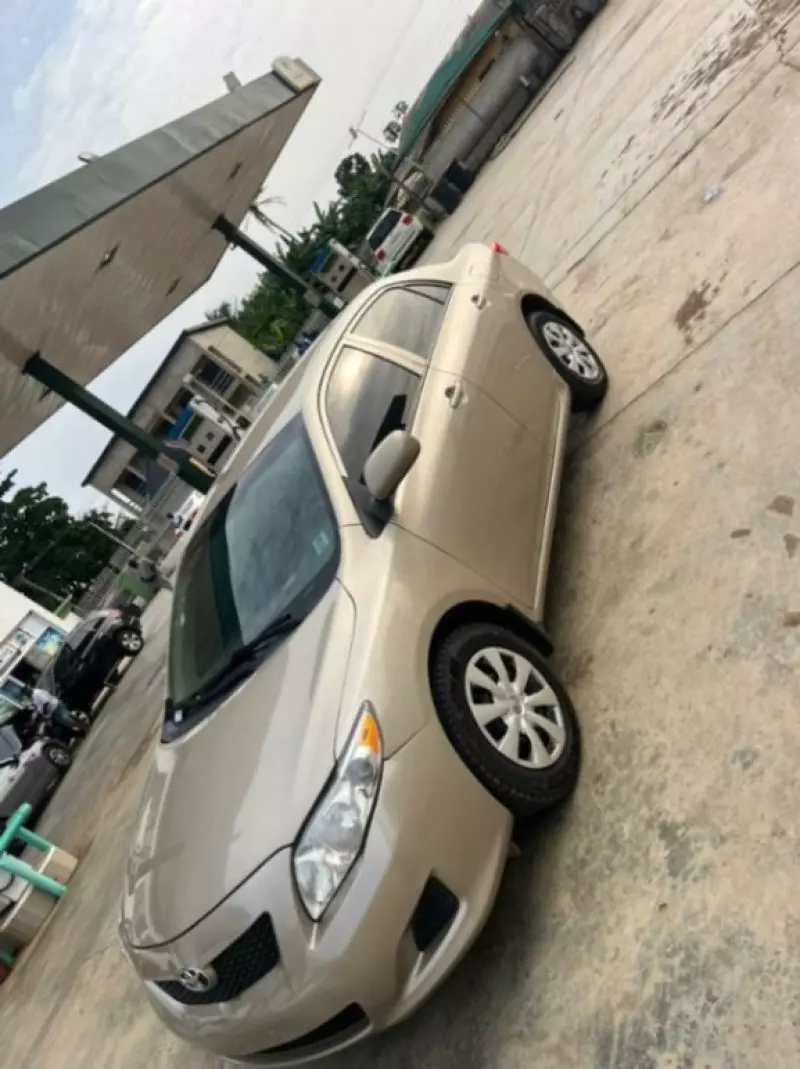 Toyota corolla   - 2010
