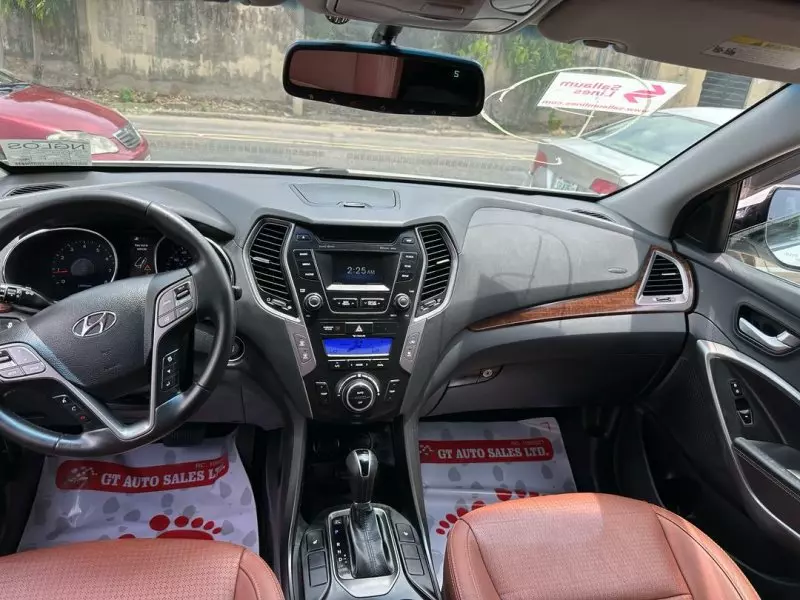 Hyundai Santa Fe   - 2014