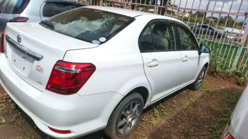 Toyota Axio    - 2017