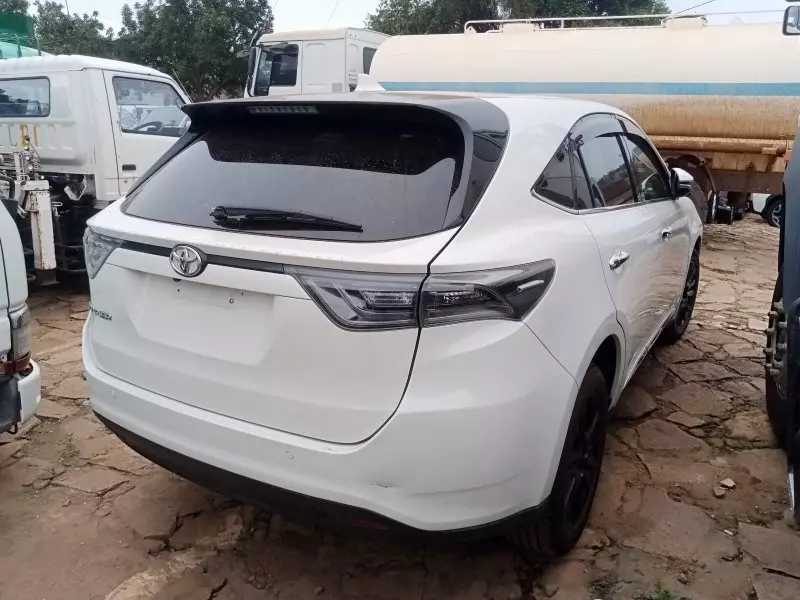 Toyota Harrier   - 2014